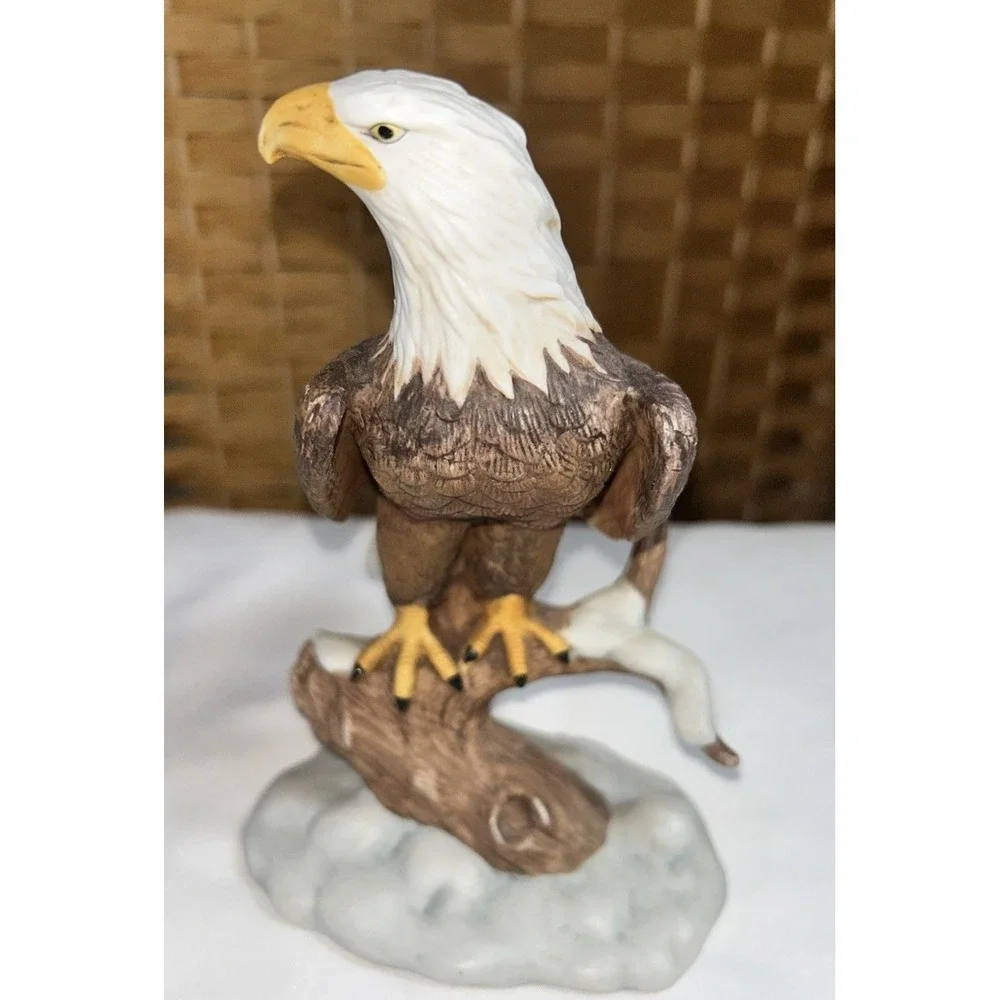 Bald Eagle Standing Figurine 6.25 x‎ 4.25
